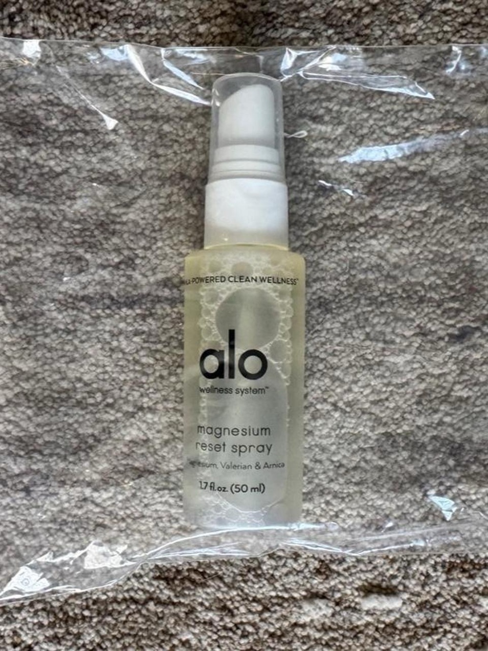 New Alo Yoga Magnesium Reset Spray
1.7oz 50ml Travel Size Valerian & Aroma